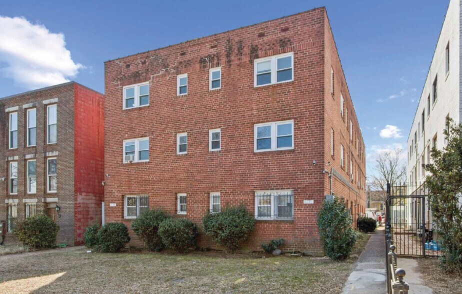 Primary Photo Of 1823-1825 E Capitol St SE, Washington Apartments For Sale