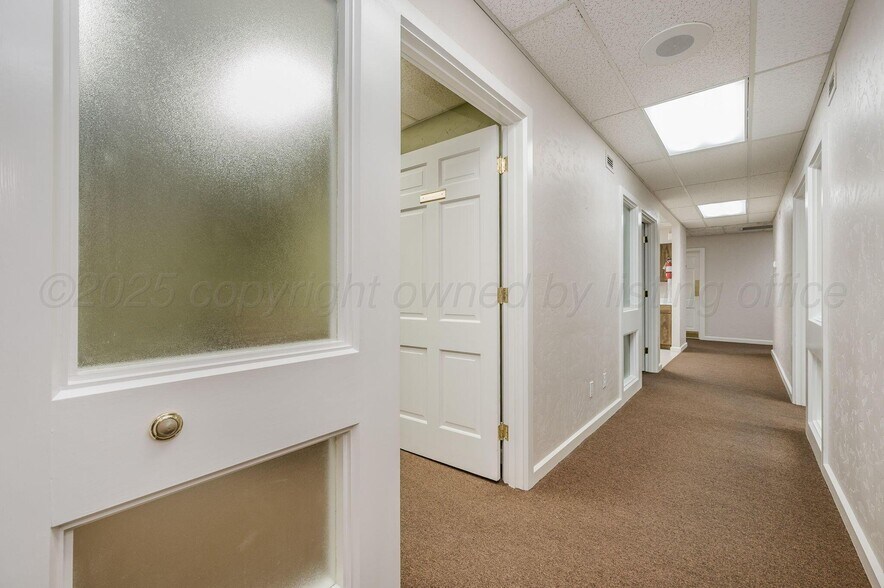 More Photos Of 1505 N Banks St, Pampa Office For Sale