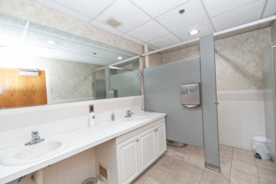 More Photos Of 6 Raritan Rd, Oakland Warehouse For Sale