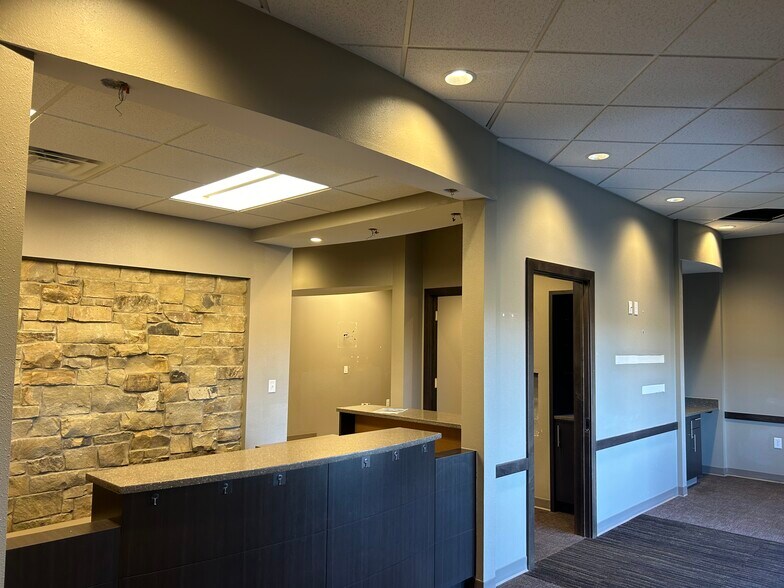 More Photos Of 4811 NW 1st St, Lincoln General Retail For Sale