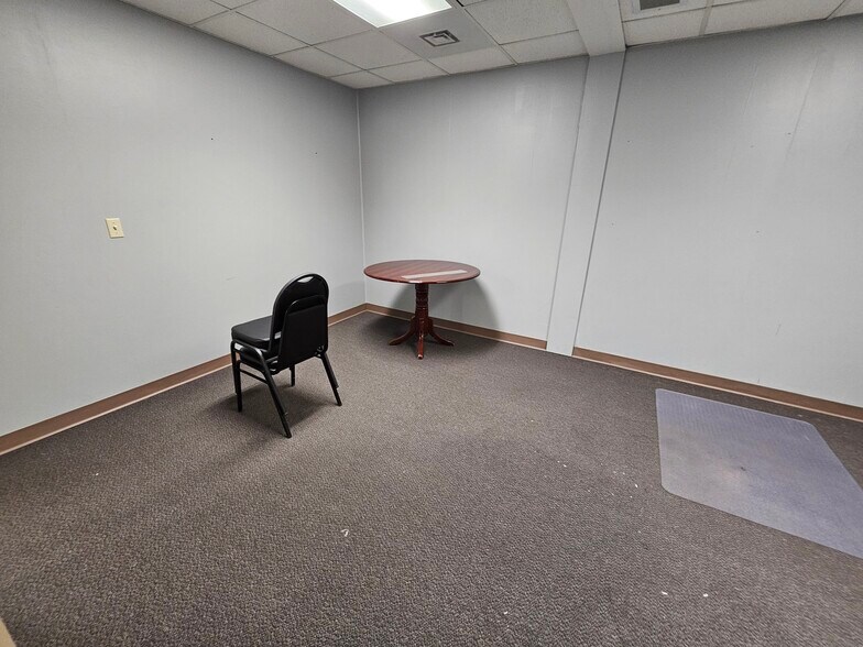 More Photos Of 97 S 4th St, Ishpeming Office For Lease