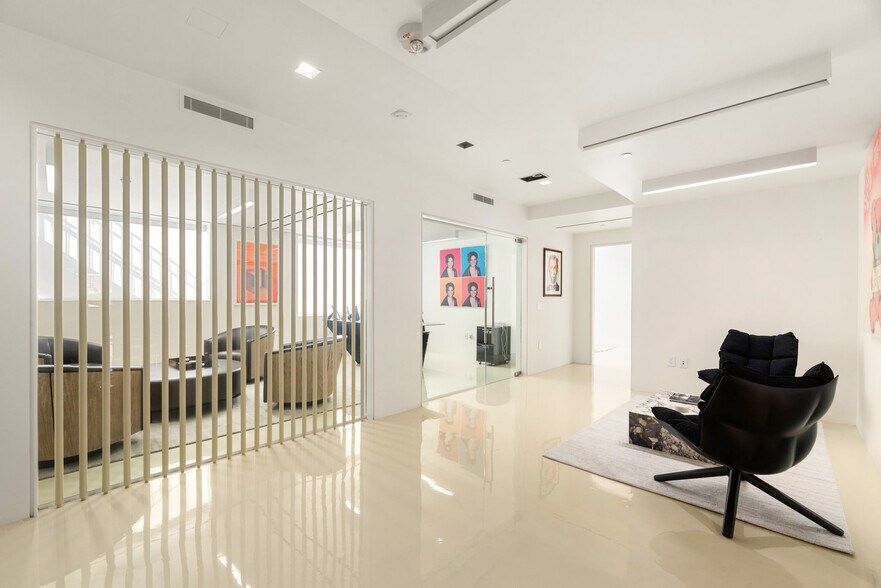 More Photos Of 9952 Santa Monica Blvd, Beverly Hills Office For Lease