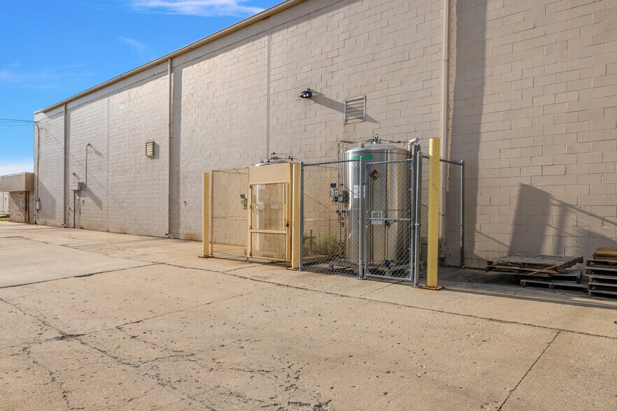 More Photos Of 33710 Riviera Dr, Fraser Warehouse For Sale
