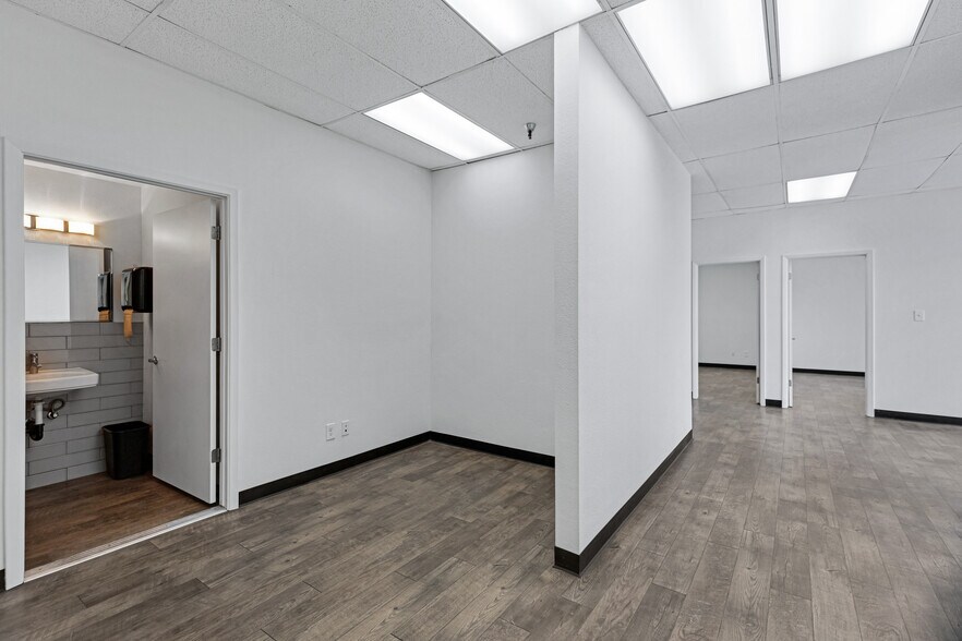 More Photos Of 731 W Fairmont Dr, Tempe Warehouse For Lease