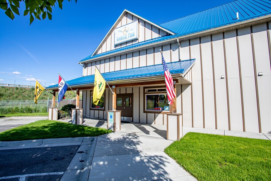 More Photos Of 1300 Clark Fork Dr, Missoula Freestanding For Sale