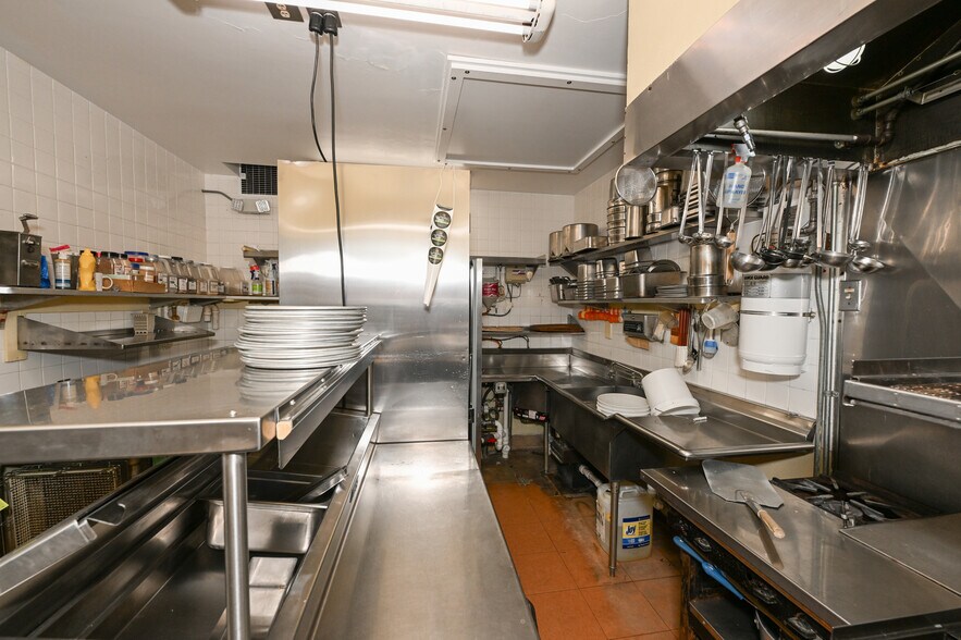 More Photos Of 780 W Market St, Akron Freestanding For Sale