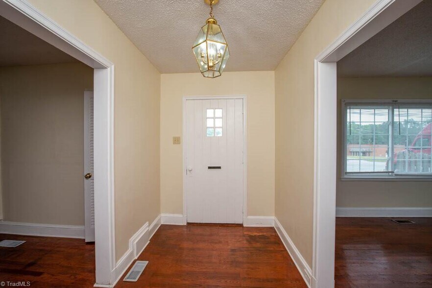 More Photos Of 2340 W English Rd, High Point Office For Lease