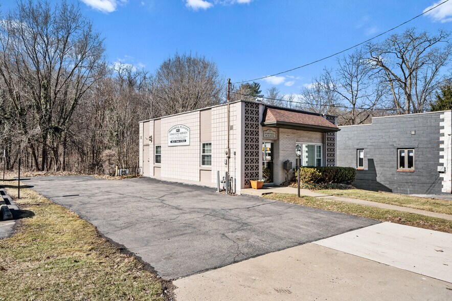 More Photos Of 450 Castle Shannon Blvd, Pittsburgh Storefront For Sale