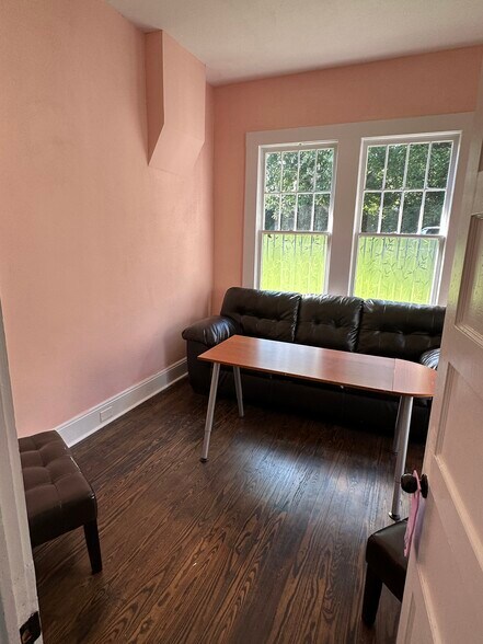 More Photos Of 62 Lee St, Jefferson Office For Sale