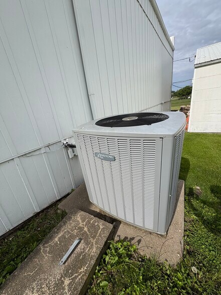 More Photos Of 415 Broad Ave, Stanton Industrial For Sale