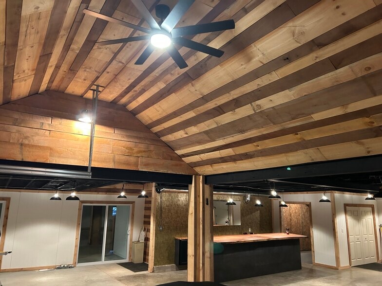 More Photos Of 220 W 80th Ter, Kansas City Storefront Retail Office For Sale