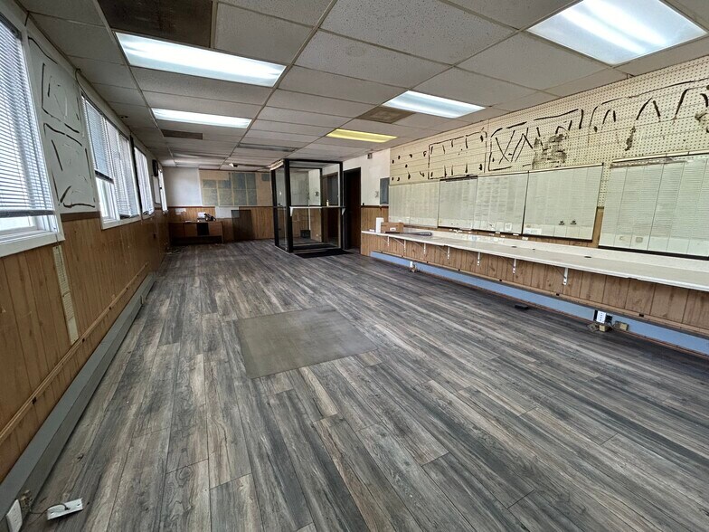 More Photos Of 4950 W Pershing Rd, Cicero Warehouse For Lease