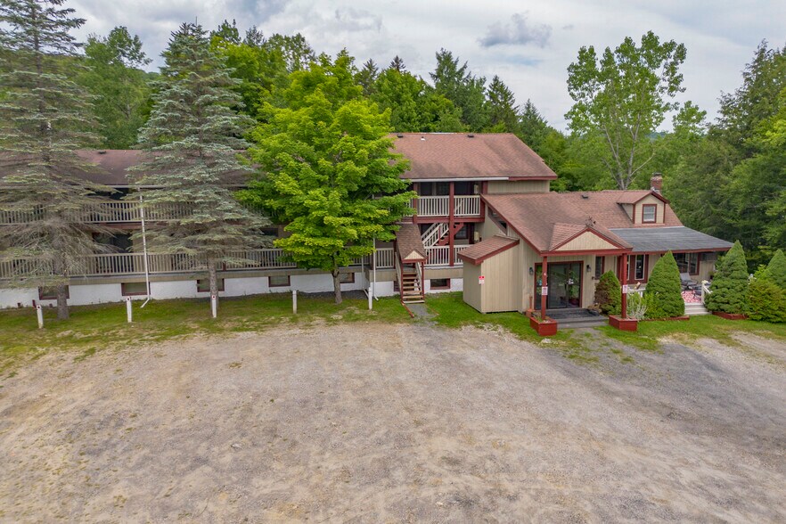 More Photos Of 6 Abroad Rd, West Dover Hotel For Sale