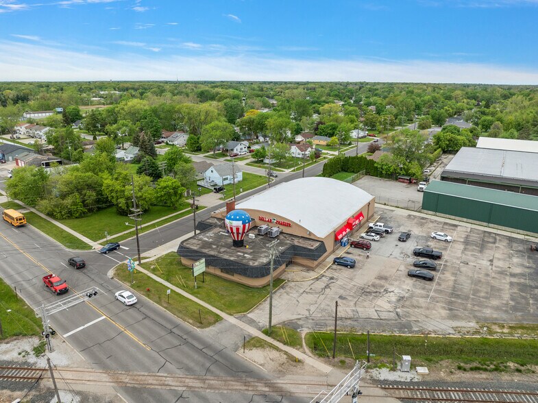 More Photos Of 2419 Lapeer Rd, Port Huron General Retail For Sale