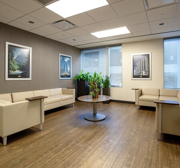 More Photos Of 6250 N River Rd, Rosemont Office For Lease