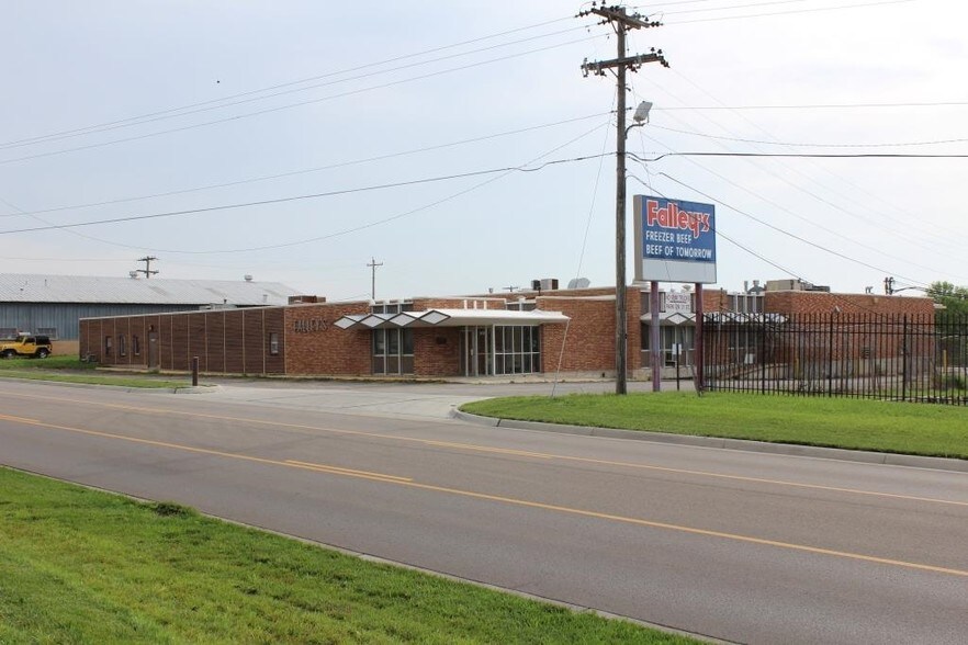 More Photos Of 3120 S Kansas Ave, Topeka Manufacturing For Lease