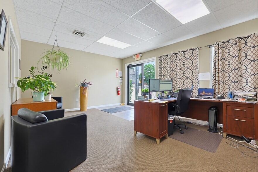 More Photos Of 24-26 Montauk Ave, New London Storefront Retail Residential For Sale