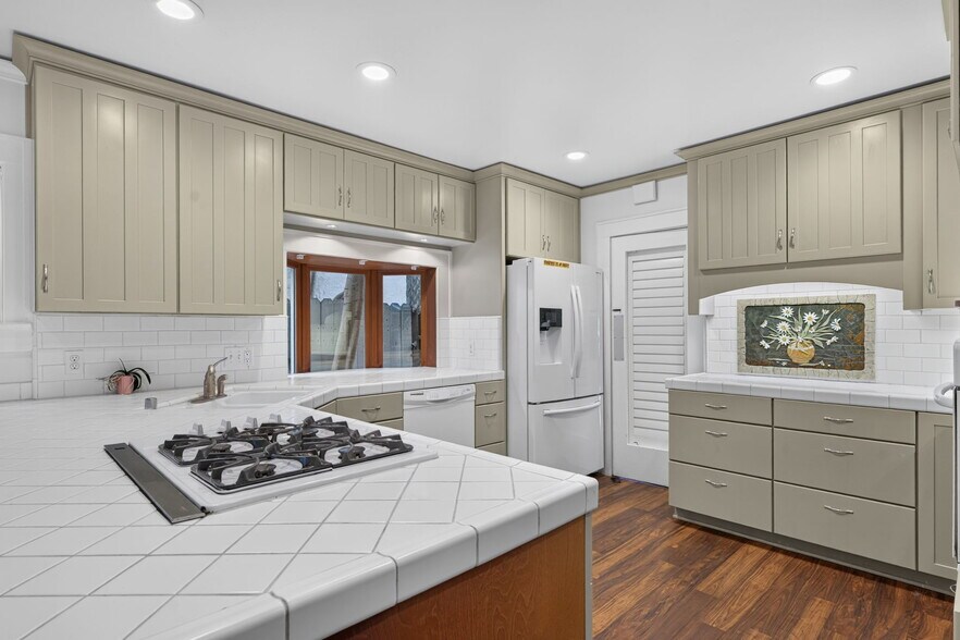More Photos Of 119 S Adams St, Glendale Multifamily For Sale