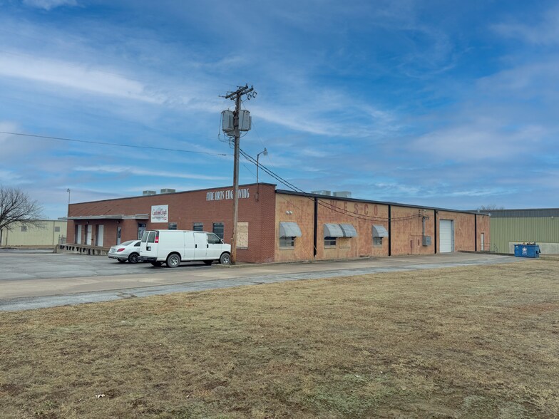 More Photos Of 6716 E 12th St, Tulsa Manufacturing For Lease
