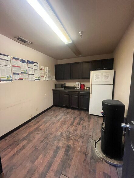 More Photos Of 5526 Crystal Lake Blvd, Dallas Warehouse For Lease