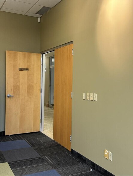 More Photos Of 508 Riverbend Dr, Kitchener Coworking Space