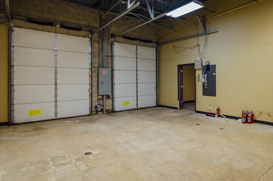 More Photos Of 33-49 Briggs Dr, Ontario General Retail For Lease