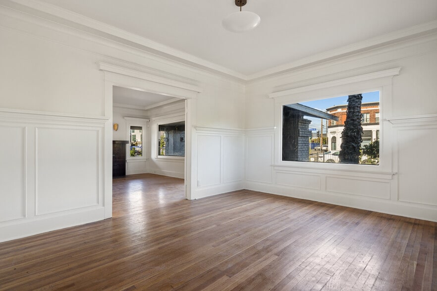 More Photos Of 4572 W Washington Blvd, Los Angeles Office For Sale