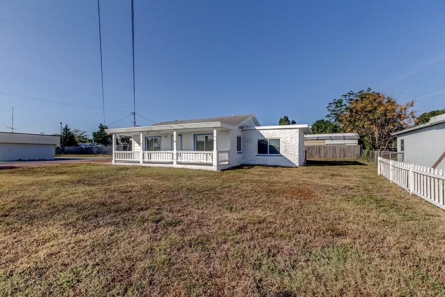 More Photos Of 4539 Mile Stretch Dr, Holiday Office For Sale