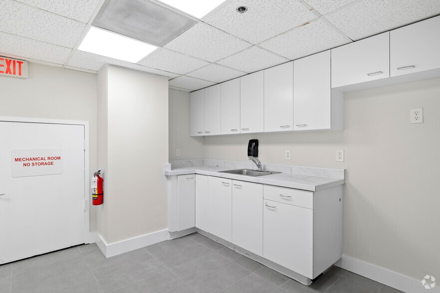 More Photos Of 23123 State Road 7, Boca Raton Office For Lease