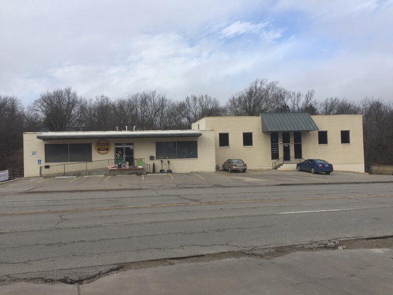 More Photos Of 5520-5542 Raytown Rd, Raytown Light Manufacturing For Lease