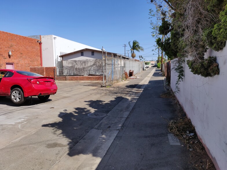 More Photos Of 13526-13528 Normandie Ave, Gardena Warehouse For Lease