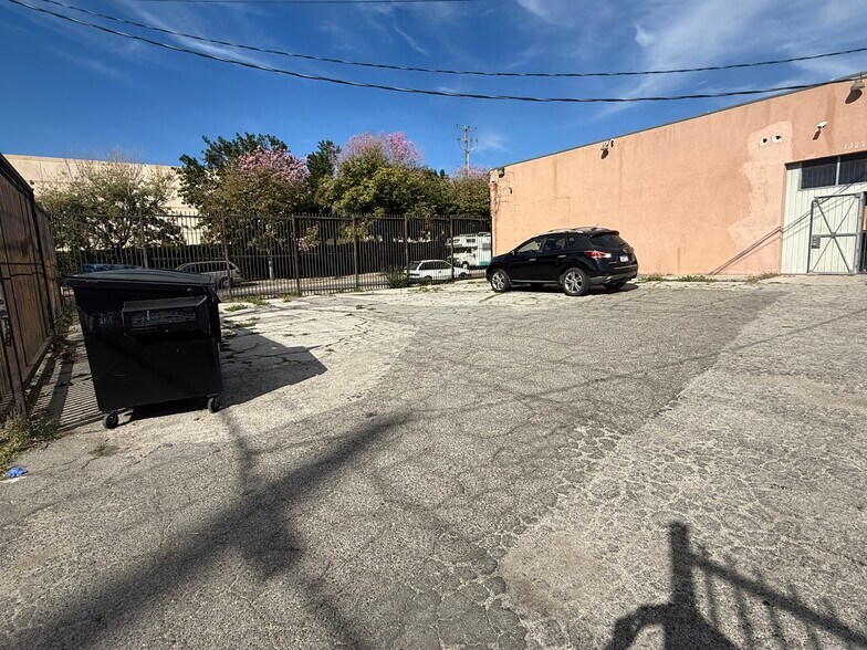 More Photos Of 13227 San Fernando Rd, Rancho Cascades Warehouse For Lease