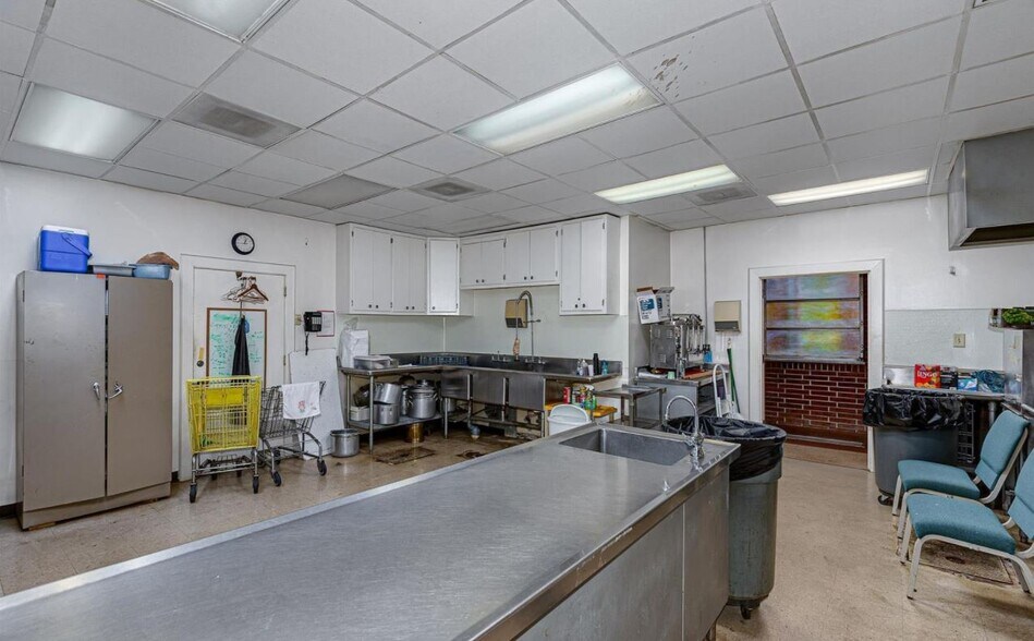 More Photos Of 5370 Ash St, Forest Park Religious Facility For Sale