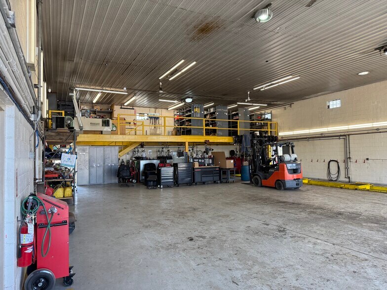 More Photos Of 4881 Pittsburgh Rd, Harrisville Light Distribution For Sale