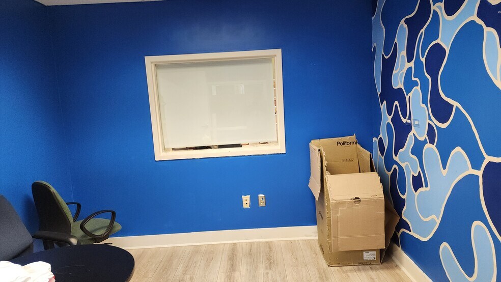 More Photos Of 1425 Ellsworth Industrial Dr, Atlanta General Retail For Lease