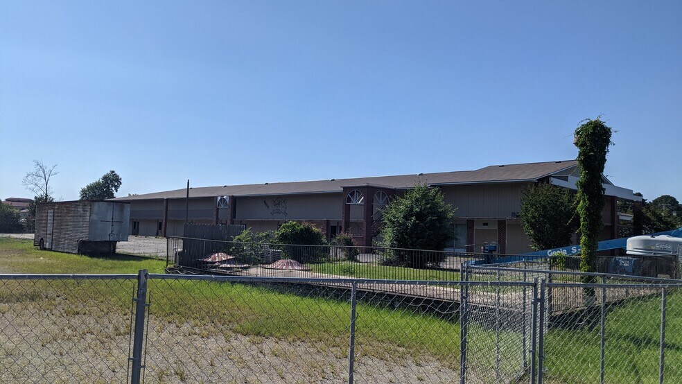 More Photos Of 107-n N Rand Dr, Searcy Hotel For Sale