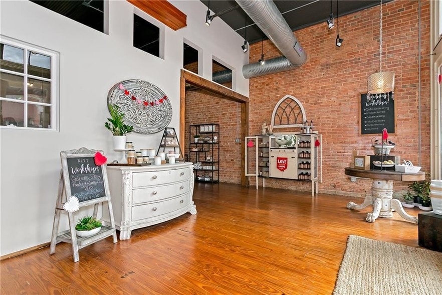 More Photos Of 1035 E 15th St, Plano Storefront Retail Office For Lease
