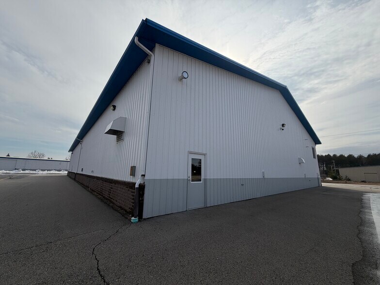 More Photos Of 2905 N Lincoln Rd, Escanaba General Retail For Sale