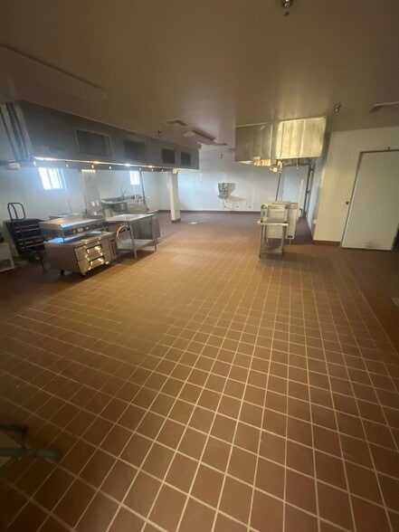 More Photos Of 4647 White Ln, Bakersfield Restaurant For Lease