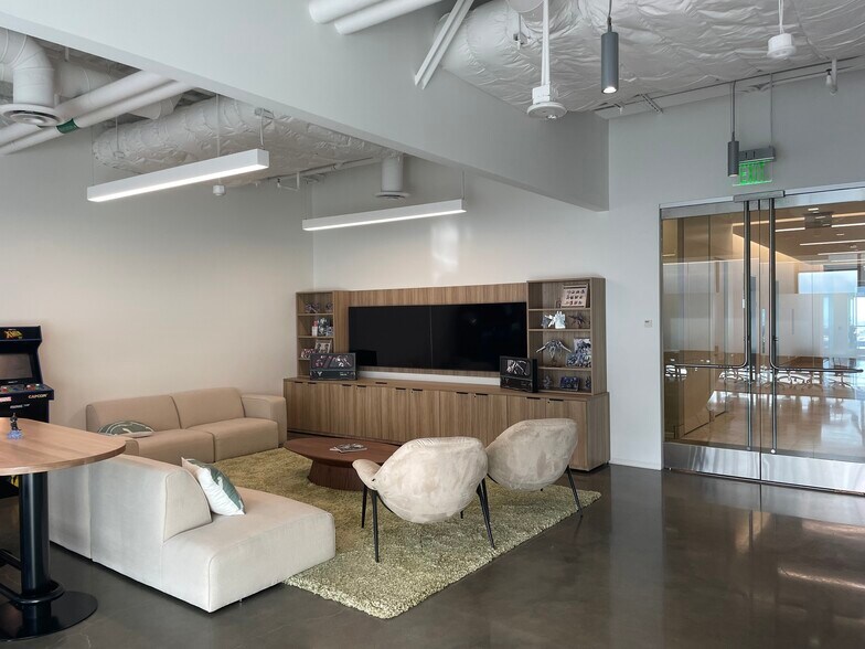 More Photos Of 200 Spectrum Center Dr, Irvine Office For Lease