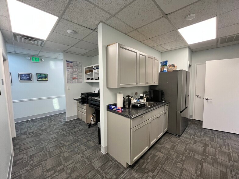 More Photos Of 5267 Greenwich Rd, Virginia Beach Office For Sale