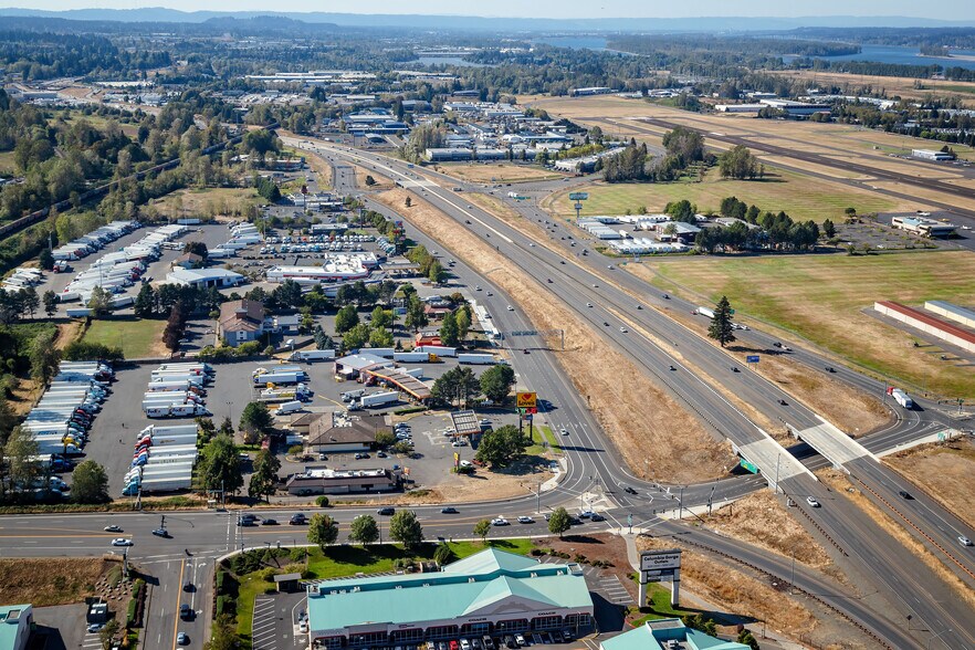 More Photos Of 557 NW Phoenix Dr, Troutdale Restaurant For Sale