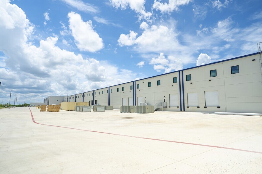 More Photos Of 15508 Impact Way, Pflugerville Warehouse For Lease