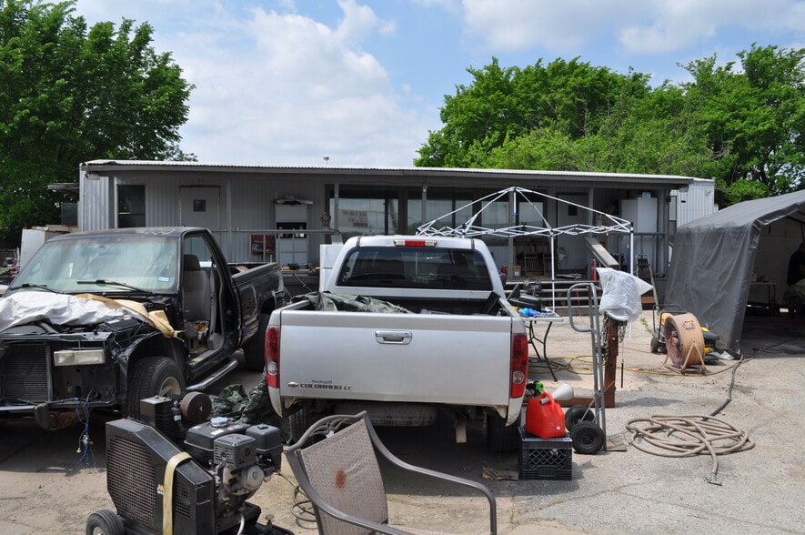 More Photos Of 11460 C F Hawn Fwy, Dallas Auto Repair For Sale