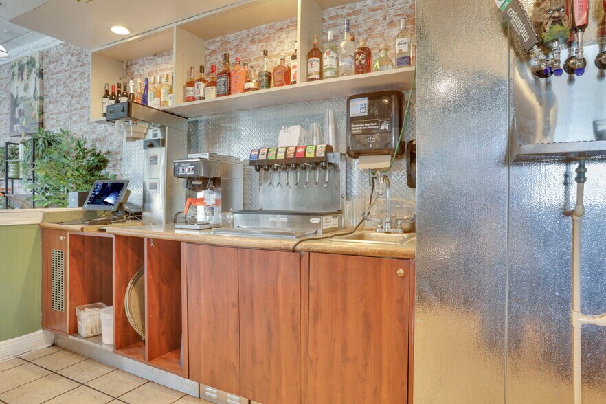 More Photos Of 1122 Hebron Rd, Heath Restaurant For Sale