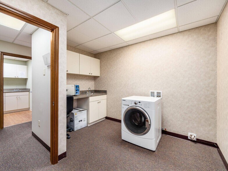 More Photos Of 4960 Middle Urbana Rd, Springfield Medical For Sale