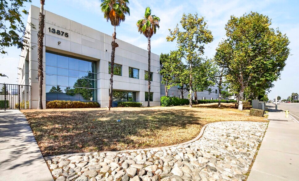 More Photos Of 13875 Live Oak Ave, Irwindale Warehouse For Sale