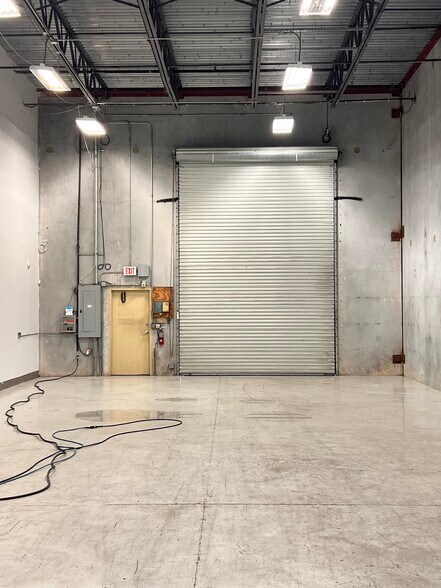 More Photos Of 6457 Hazeltine National Dr, Orlando Warehouse For Sale