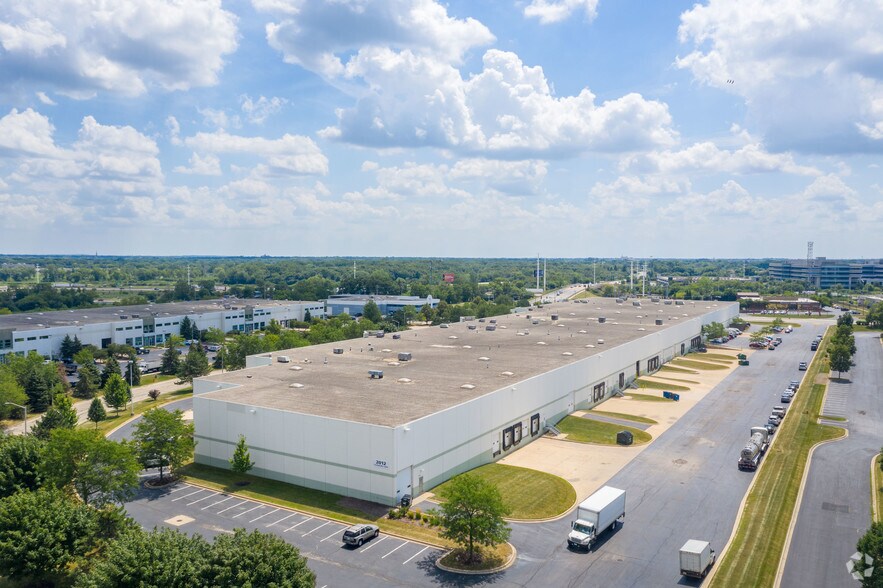 More Photos Of 2012 Corporate Ln, Naperville Manufacturing For Lease