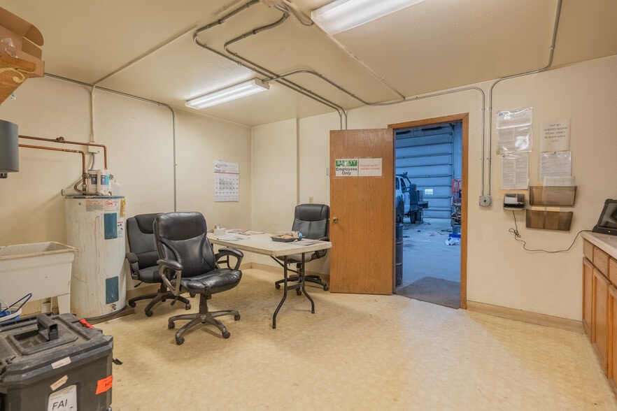 More Photos Of 1285 Queens Way, Fairbanks Warehouse For Sale